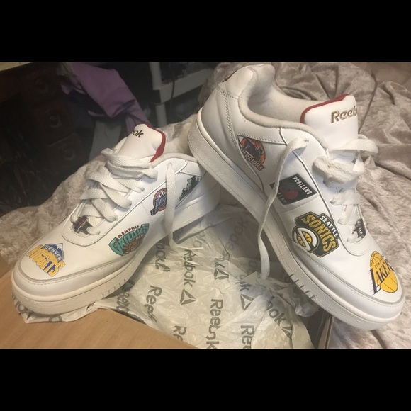 Reebok NBA  Shoes downtime low white Western  Logos sneakers Sz8 New - Picture 2 of 5